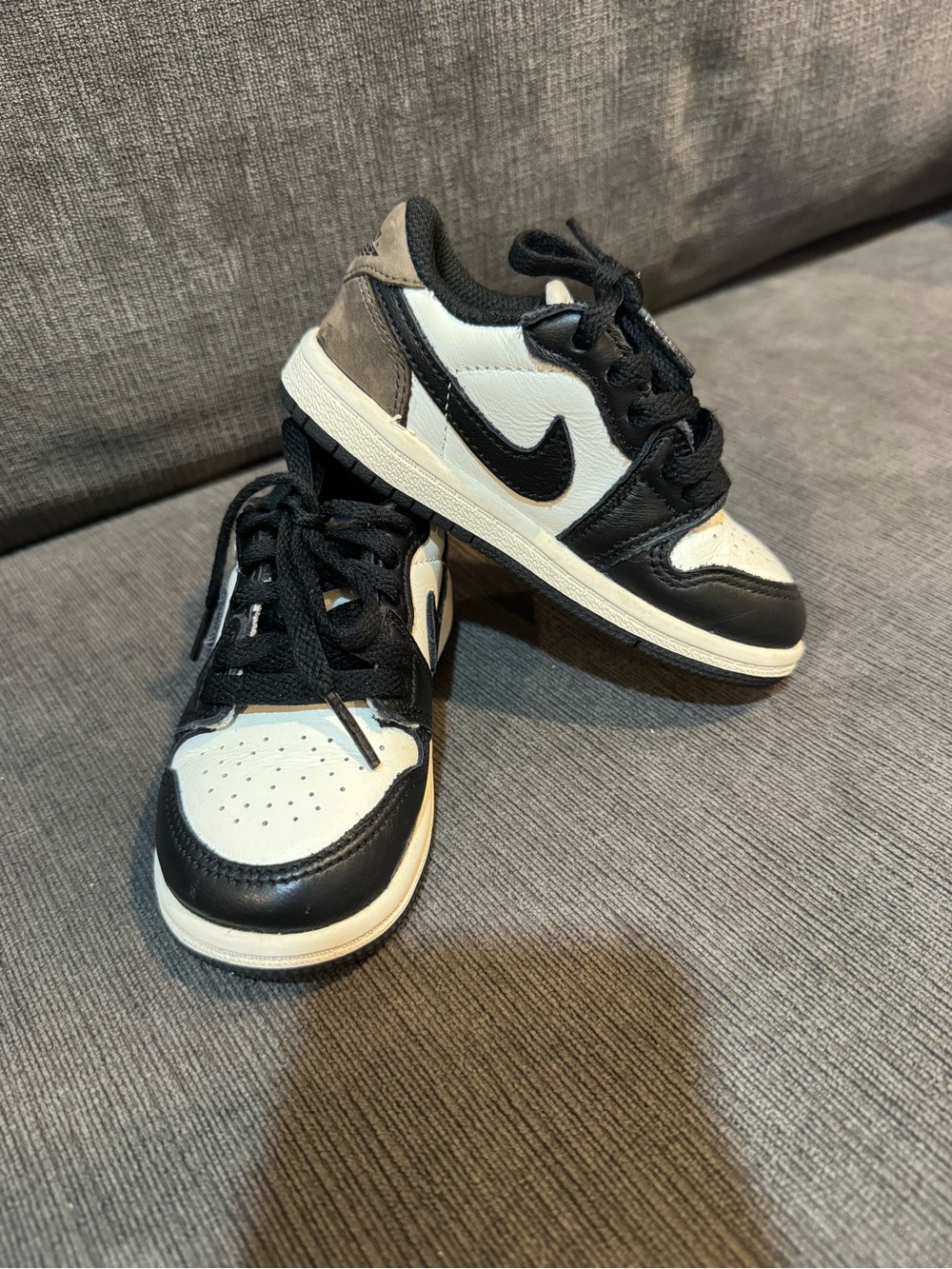 Nike Kids Low-Top Sneakers in Black, White, Gray